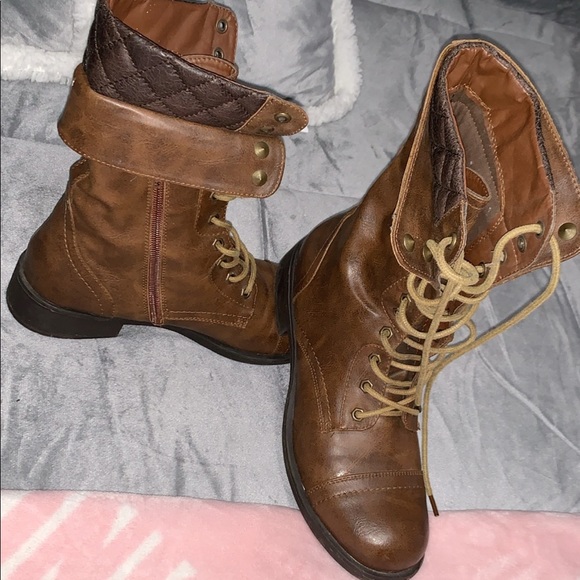 Boots - Picture 3 of 4